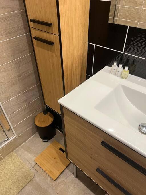 לה בורבול Appartement Style Chalet Standing 2 A 6 Personnes מראה חיצוני תמונה